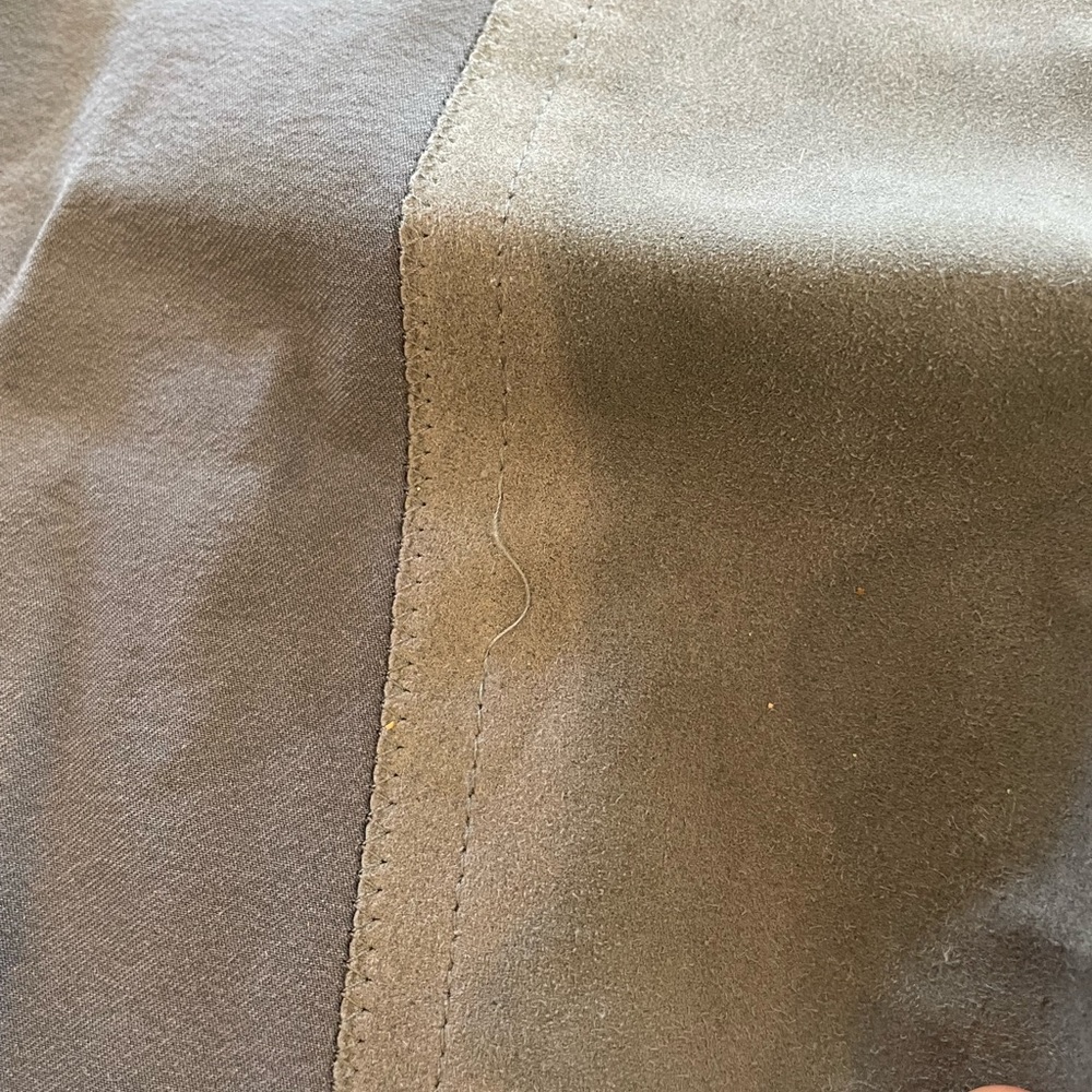 Ariat breeches 24R. Full seat. Breeches have some loose stitching. - Picture 5 of 5